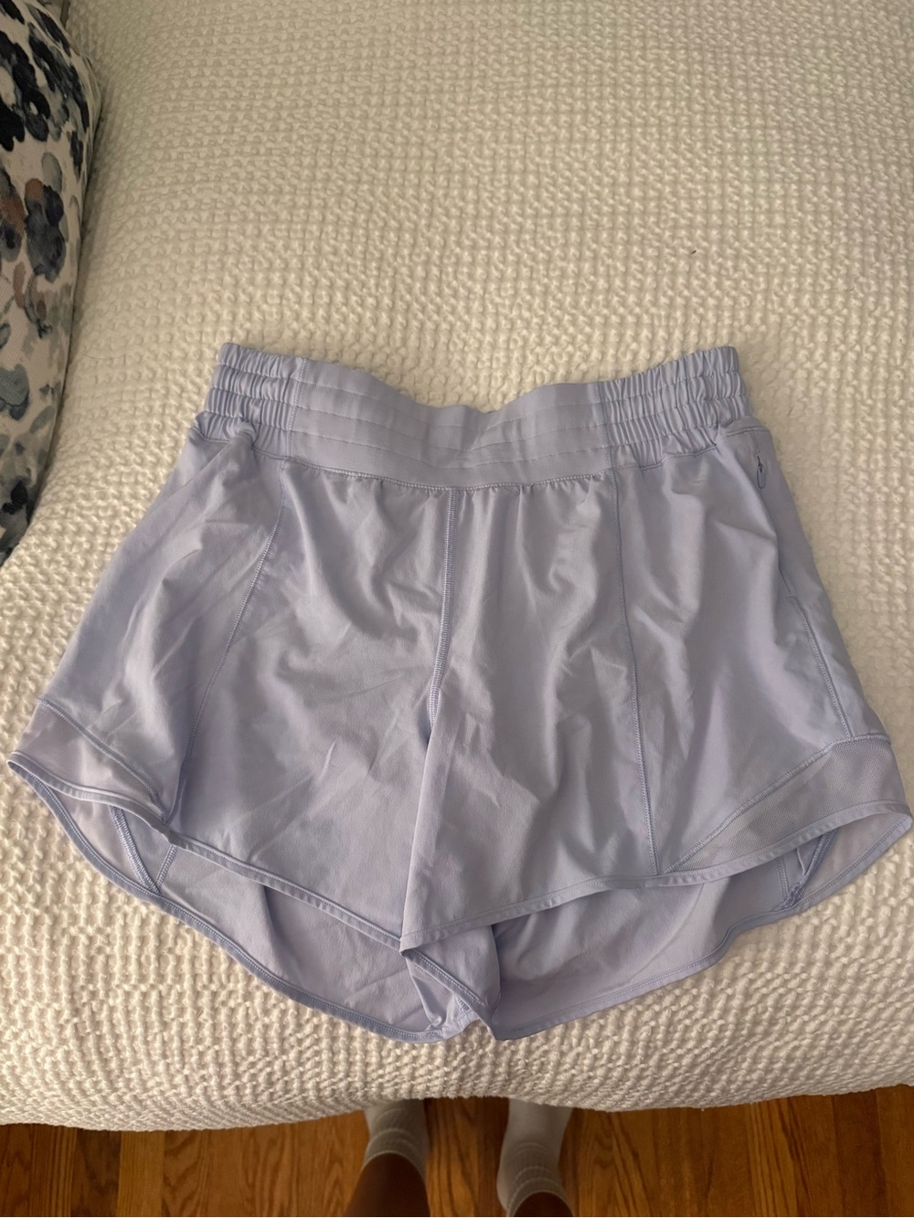 Lululemon Hotty Hot lined short 4”